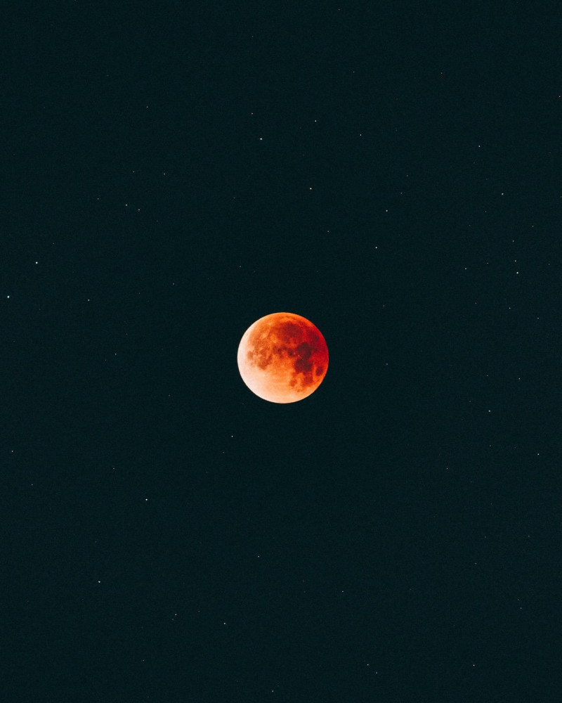Super blood moon